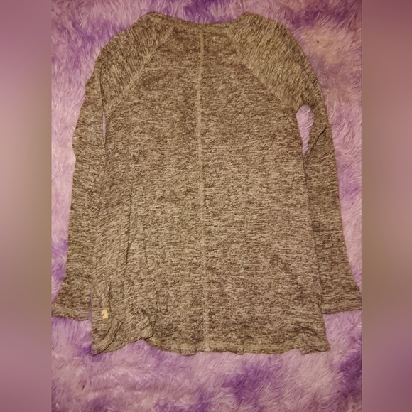 Hollister Gray Long Sleeve Top - Picture 7 of 7